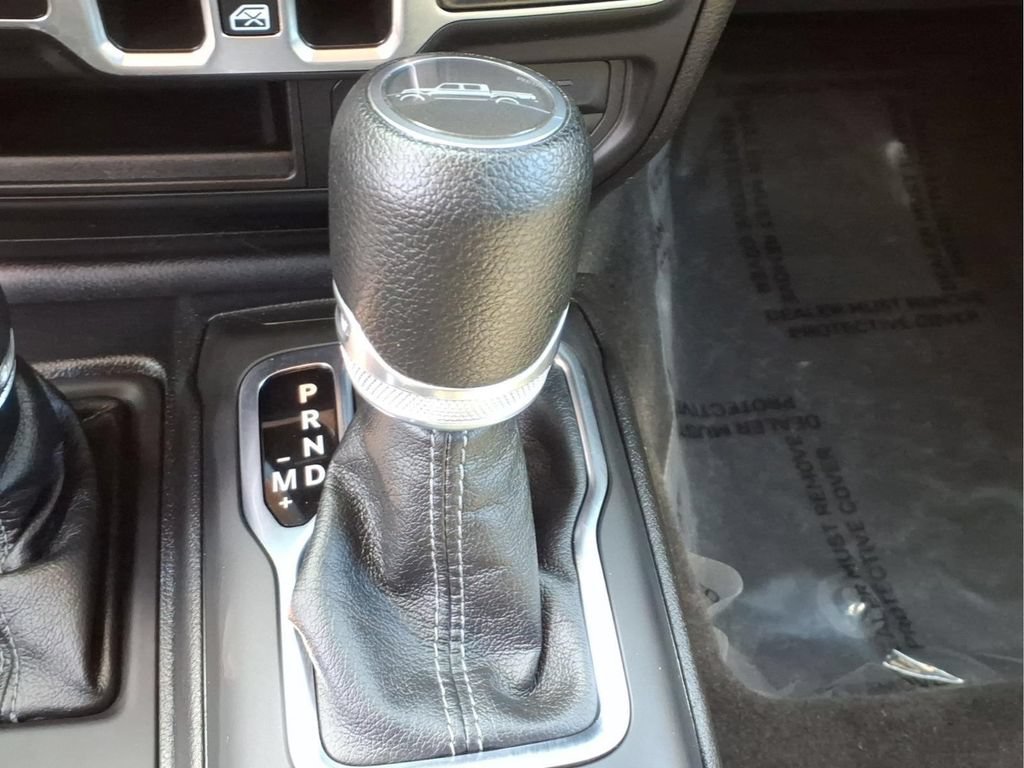 Used 2025 Jeep Gladiator Sport AWD/4WD image 23