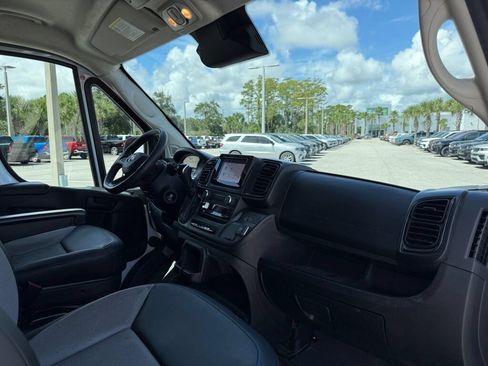 Used 2025 RAM ProMaster 2500 w/ Convenience Group FWD image 12