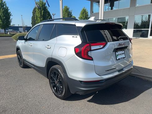 Used 2022 GMC Terrain SLE w/ Driver Convenience Package AWD/4WD image 10