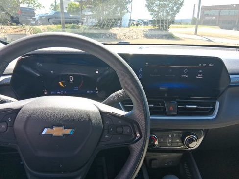 Used 2025 Chevrolet TrailBlazer LT AWD/4WD image 6