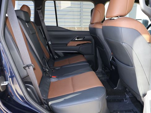 Used 2024 Lexus GX 550 w/ Accessory Package (31) AWD/4WD image 29