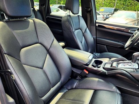 Used 2016 Porsche Cayenne S image 31