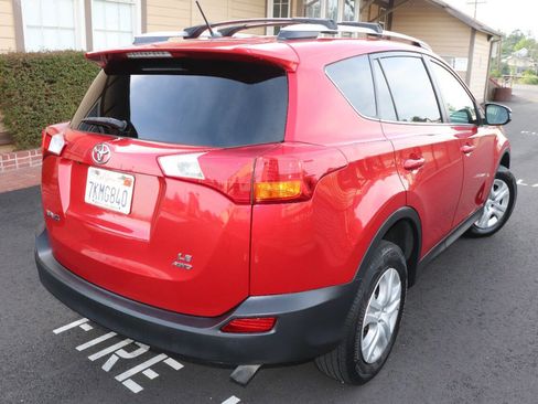 Used 2015 Toyota RAV4 LE AWD/4WD image 7