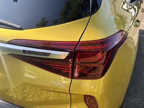 Used 2023 Kia Seltos S w/ Navigation Package FWD image 8