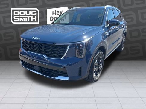Used 2025 Kia Sorento S image 1
