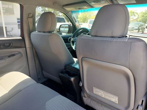 Used 2014 Toyota Tacoma PreRunner w/ SR5 Package RWD image 18