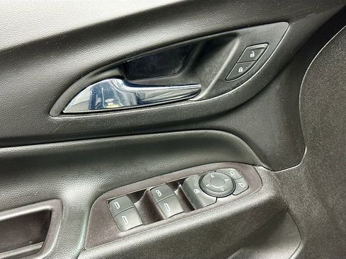 Used 2020 Chevrolet Equinox LT FWD image 18