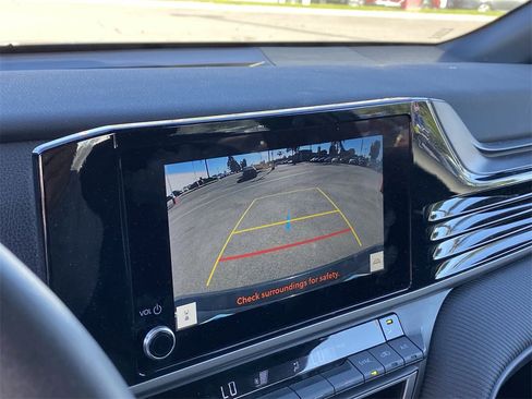 Used 2025 Toyota Camry SE image 10