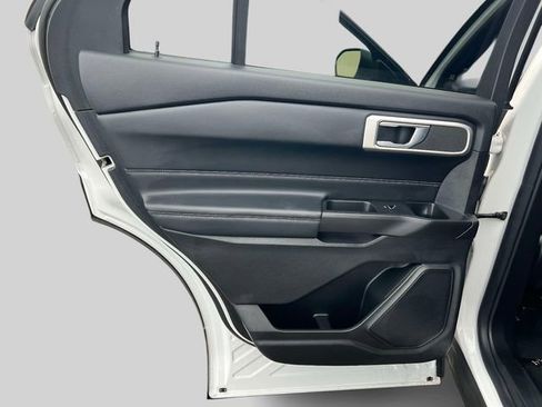 Used 2020 Ford Explorer XLT w/ Equipment Group 202A image 17