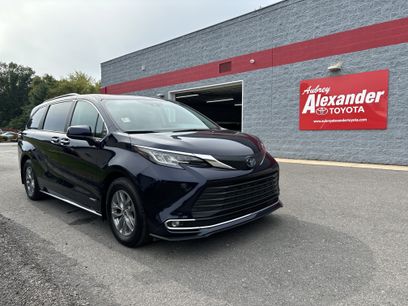 Certified 2021 Toyota Sienna XLE