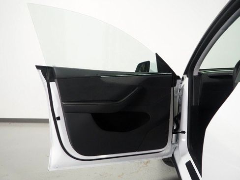 Used 2026 Tesla Model Y Long Range RWD image 59