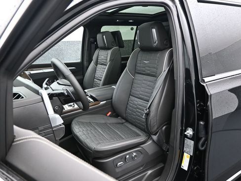 Used 2026 Cadillac Escalade Platinum Luxury image 9