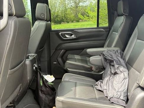 Used 2023 GMC Yukon XL SLT image 4