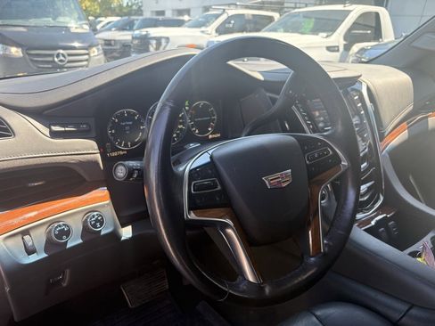Used 2015 Cadillac Escalade Premium image 28