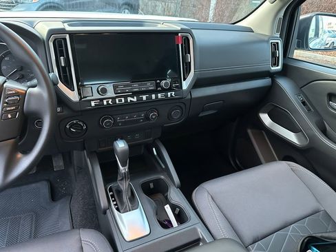 Used 2025 Nissan Frontier SV AWD/4WD image 15