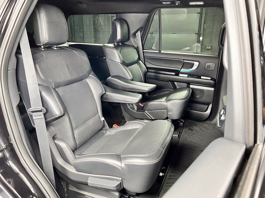 Used 2025 Ford Expedition Platinum w/ Stealth Performance Package AWD/4WD image 19