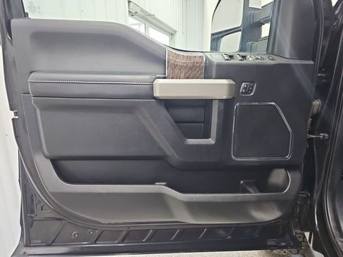 Used 2019 Ford F350 Lariat w/ Chrome Package image 10