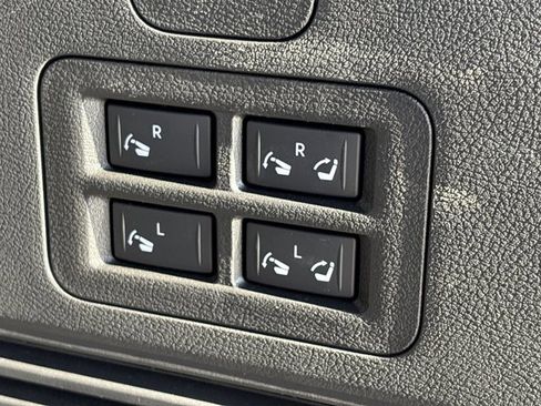 Used 2025 Nissan Armada SL w/ Captain's Chari Seat Package image 7