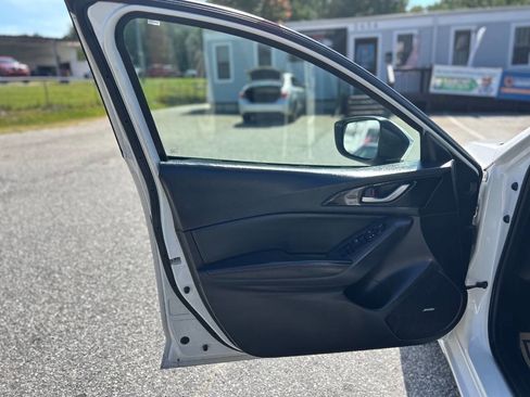 Used 2015 MAZDA MAZDA3 i Grand Touring image 8