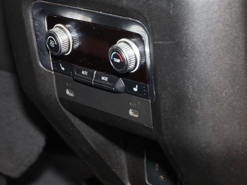 Used 2022 GMC Yukon SLT w/ SLT Premium Package image 16