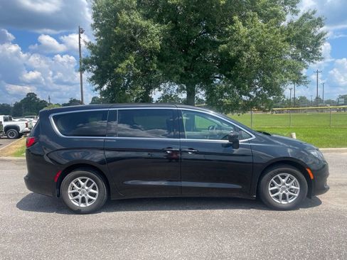 Used 2023 Chrysler Voyager LX FWD image 8