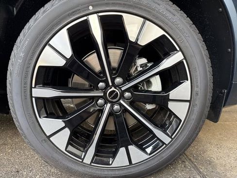 New 2026 Volvo XC60 B5 Plus w/ Protection Package Premier AWD/4WD image 5