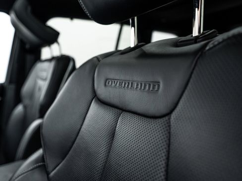 Used 2022 Jeep Grand Cherokee Overland w/ Luxury Tech Group IV image 18