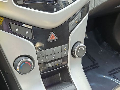 Certified 2012 Chevrolet Cruze LT FWD image 21