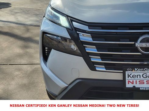 Certified 2025 Nissan Rogue SV image 9