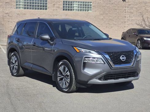 Used 2023 Nissan Rogue SV image 2