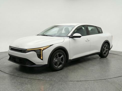 Used 2025 Kia K4 FWD image 3