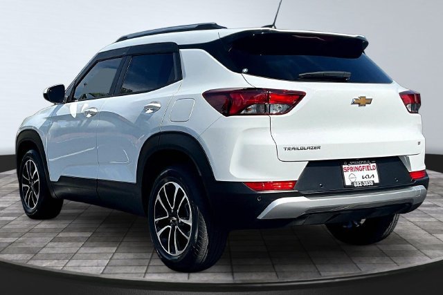Used 2024 Chevrolet TrailBlazer LT w/ Convenience Package FWD image 4