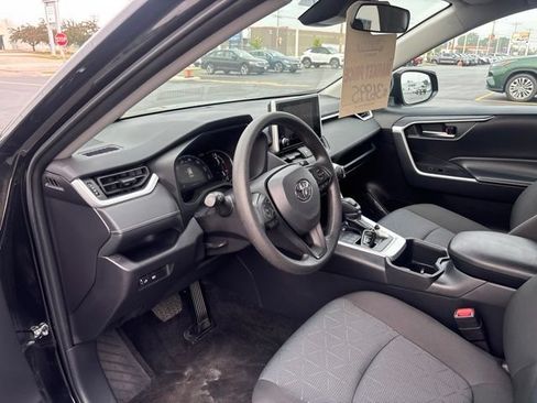 Used 2025 Toyota RAV4 XLE AWD/4WD image 18