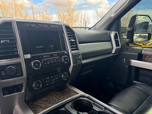 Used 2019 Ford F350 Lariat image 22