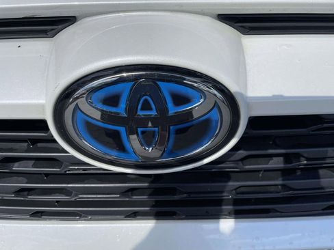 Used 2021 Toyota RAV4 XLE Premium image 22