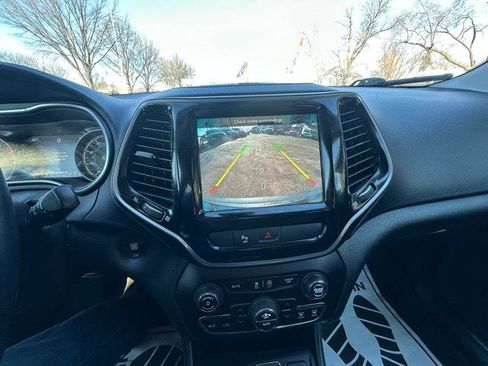 Used 2020 Jeep Cherokee Limited image 12