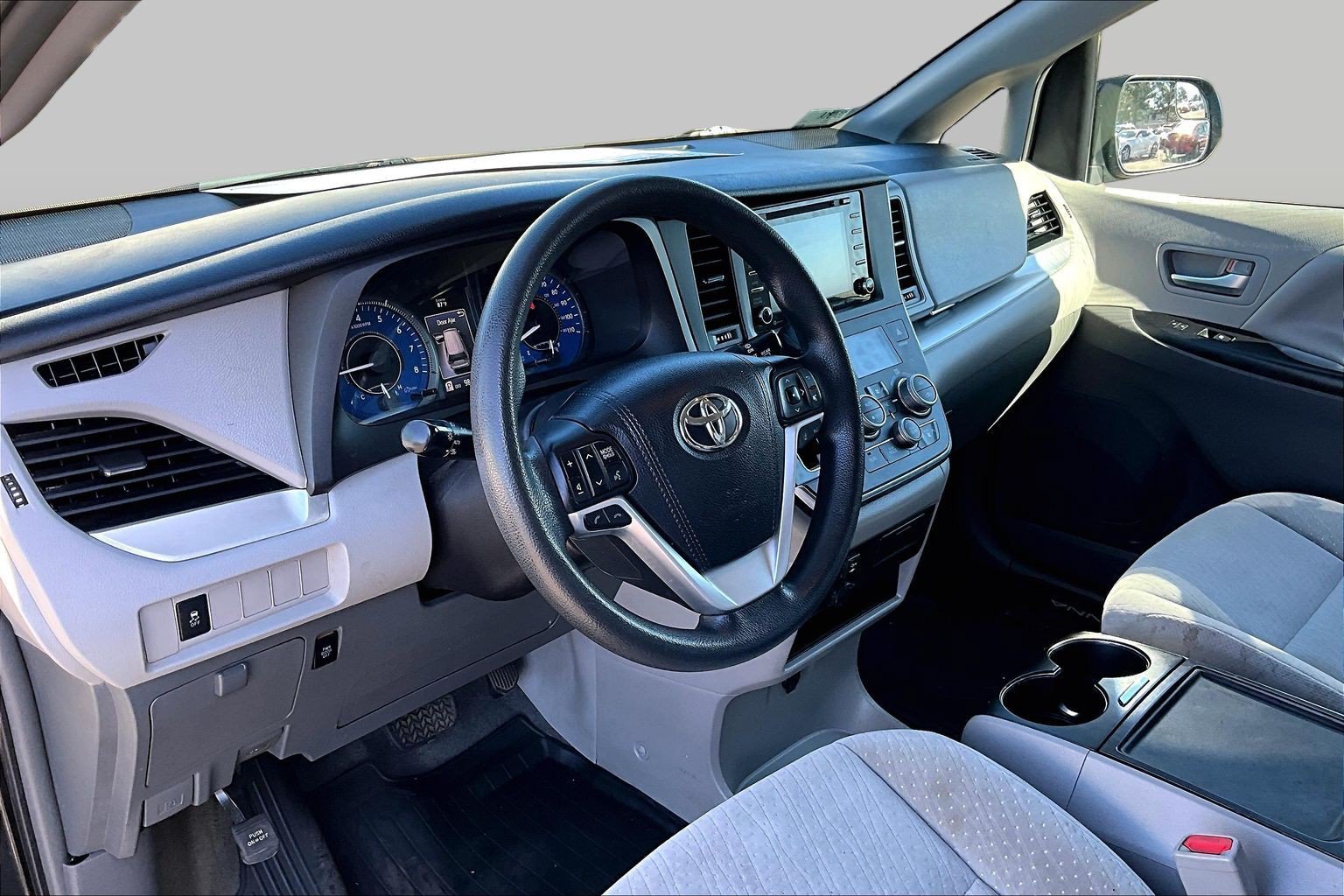 Used 2018 Toyota Sienna LE AWD/4WD image 10