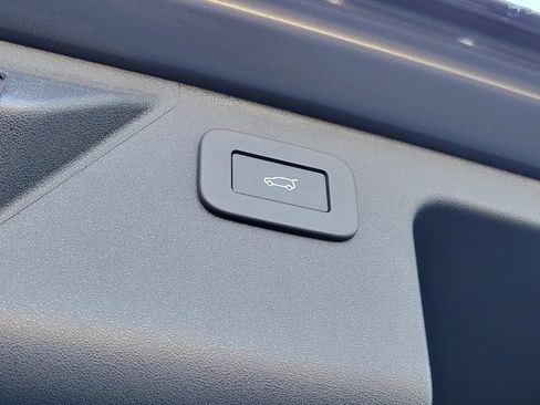 Used 2025 Land Rover Discovery Sport Dynamic SE image 13