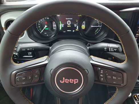 Used 2024 Jeep Wrangler Unlimited AWD/4WD image 21