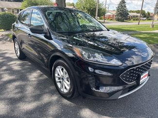Used 2022 Ford Escape SE image 1