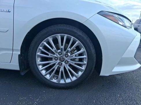 Used 2020 Toyota Avalon Limited w/ Advanced Safety Package FWD image 5