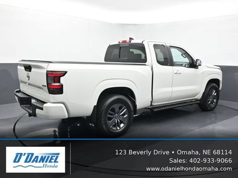 Used 2025 Nissan Frontier SV w/ SV Convenience Package AWD/4WD image 6