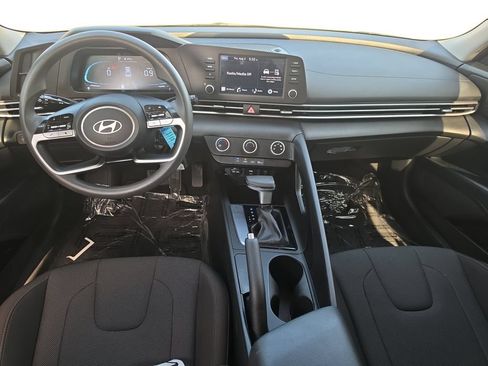 Used 2024 Hyundai Elantra SE FWD image 13