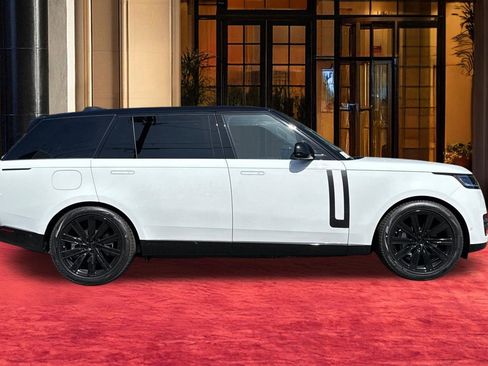 New 2026 Land Rover Range Rover Long Wheelbase SE AWD/4WD image 8