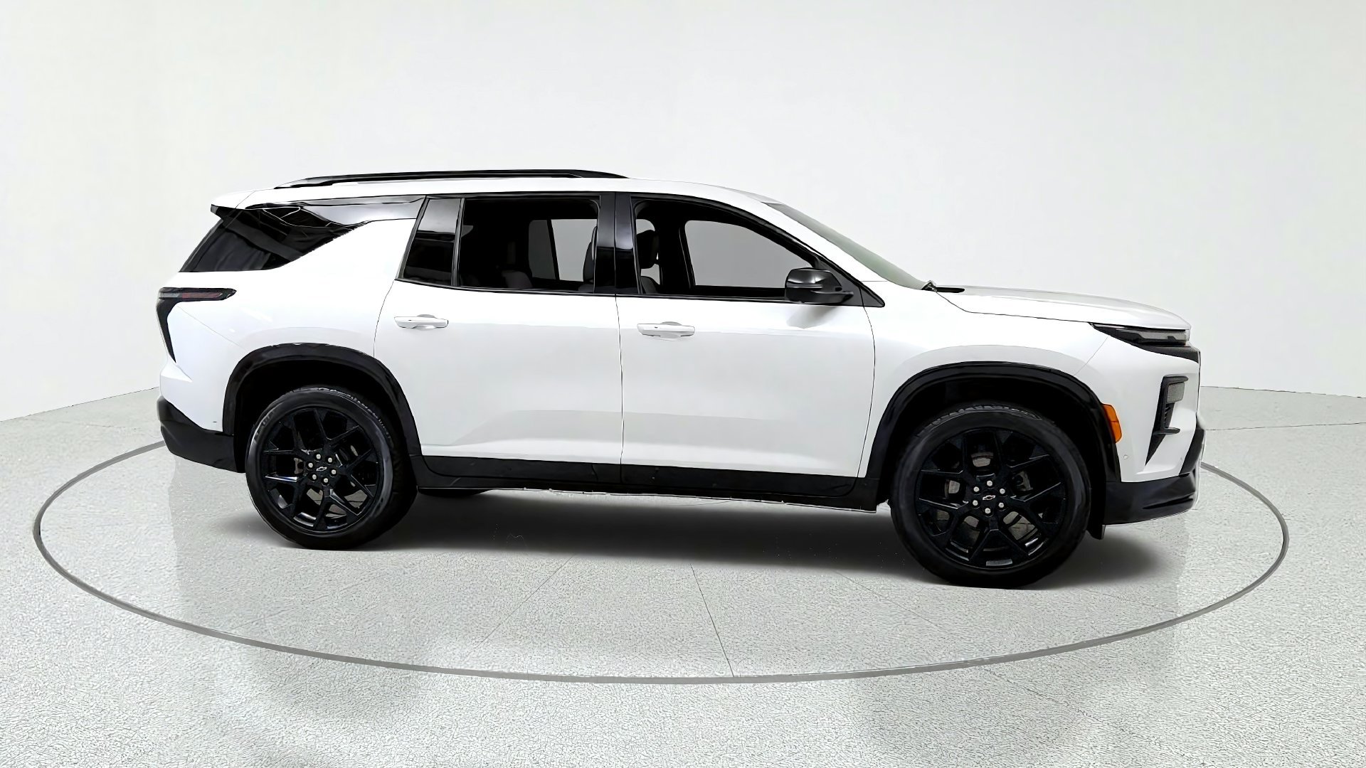 Used 2024 Chevrolet Traverse RS w/ LPO, Floor Liner Package AWD/4WD image 6