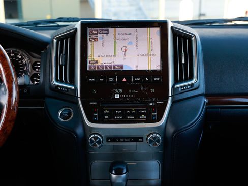 Used 2017 Toyota Land Cruiser image 44