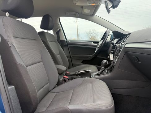 Used 2018 Volkswagen Golf S image 10