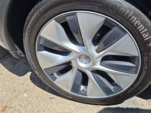 Used 2021 Tesla Model Y Long Range AWD/4WD image 13