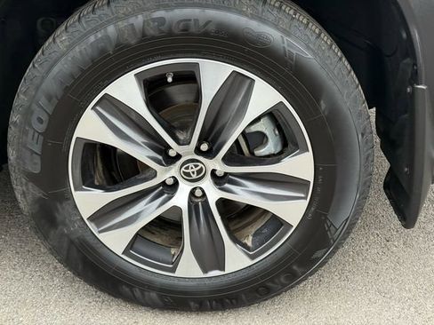 Certified 2024 Toyota Highlander XLE image 41