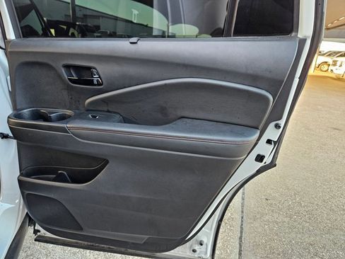 Used 2025 Honda Passport Black Edition image 23
